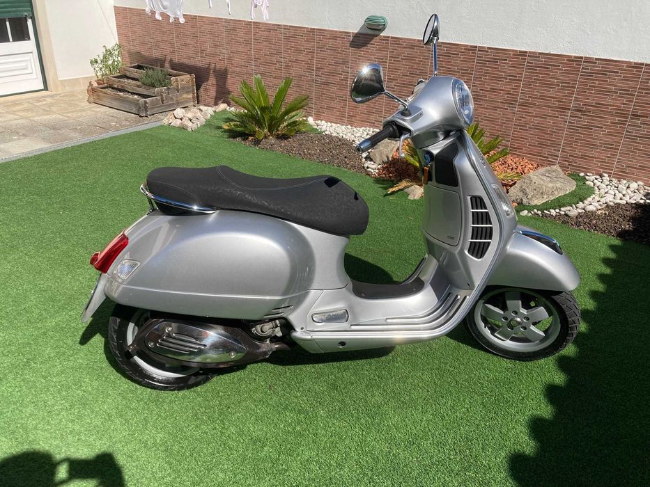 Vespa GTS 125 ano 2010 com 2600kms