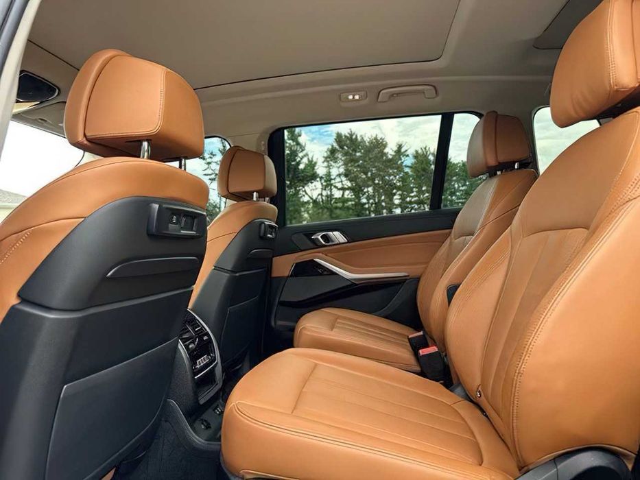 BMW X7      2021