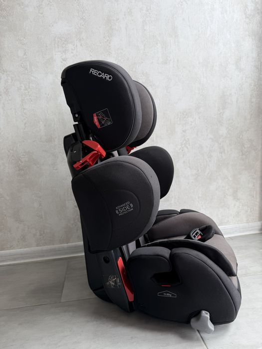 Автокрісло  RECARO