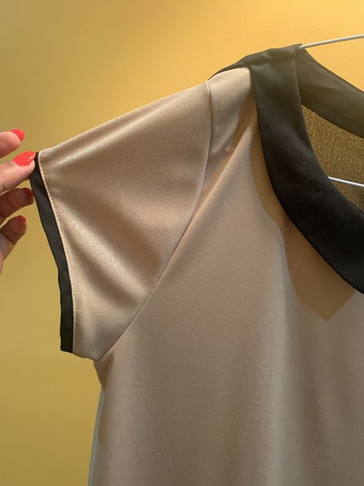 Blusa t-shirt mulher dourada/preta formal tamanho L “Springfield”