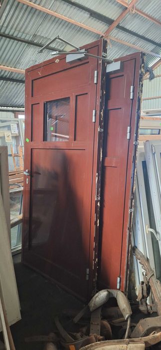 Zestaw drzwi zewnętrznych .