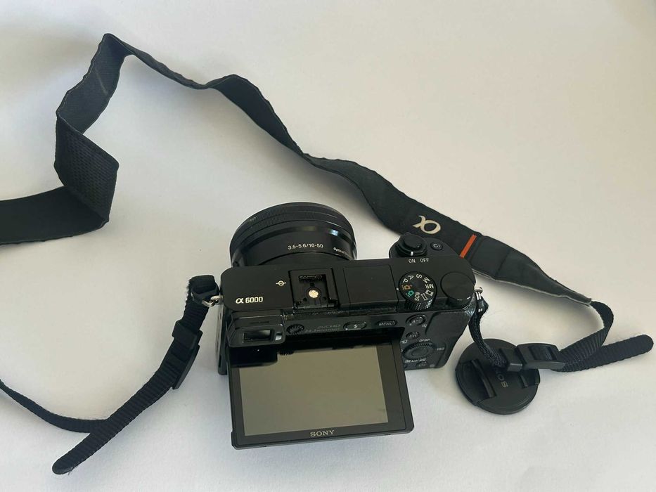 Sony A600 - com bolsa, duas baterias e caixa original