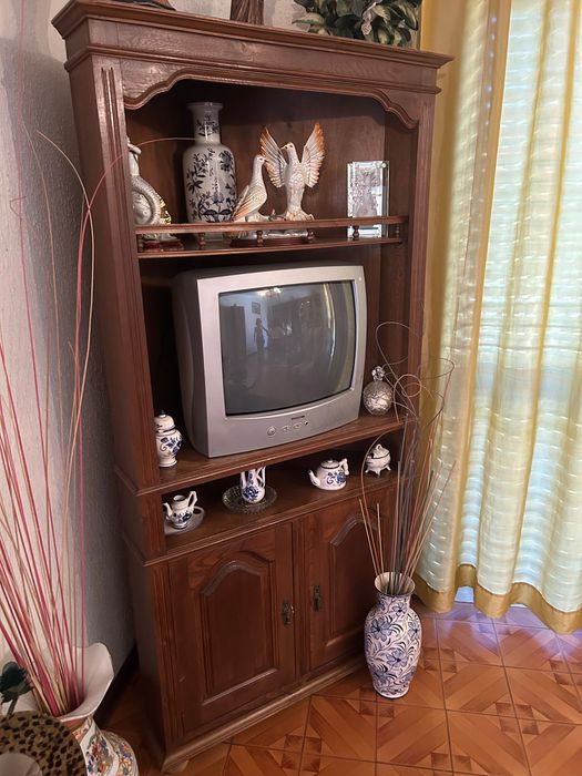 Mesa de sala e aparador