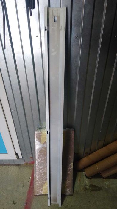 Короб захисний металевий білий 146 см