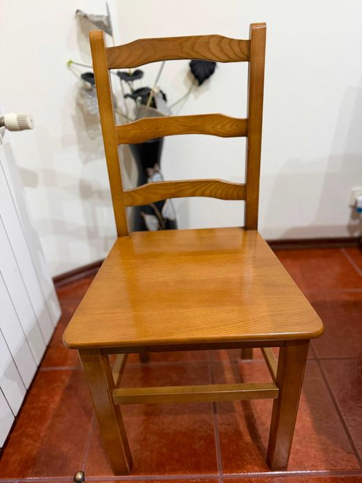 Conjunto de mesa e cadeiras