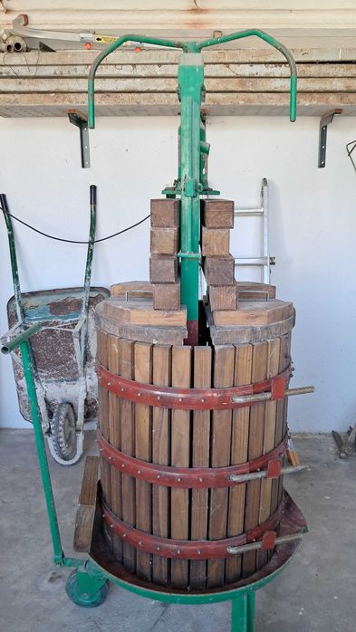 Prensa de vinho / mel hidráulica de 10 Ton - Usada em excelente Estado