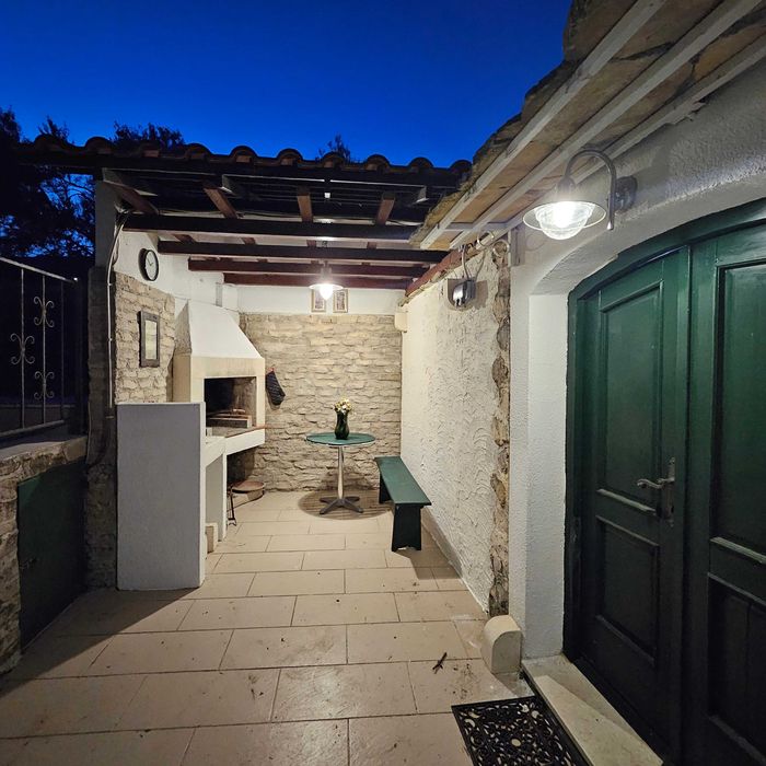 Chorwacja wakacje 26dom basen blisko Splitu widok jacuzzi nocleg morze