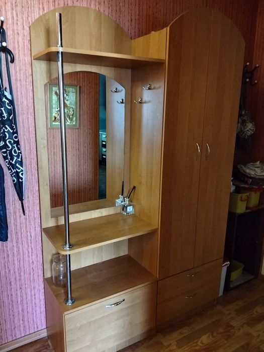 Прихожая в отличном состоянии, ширина 120,высота 200