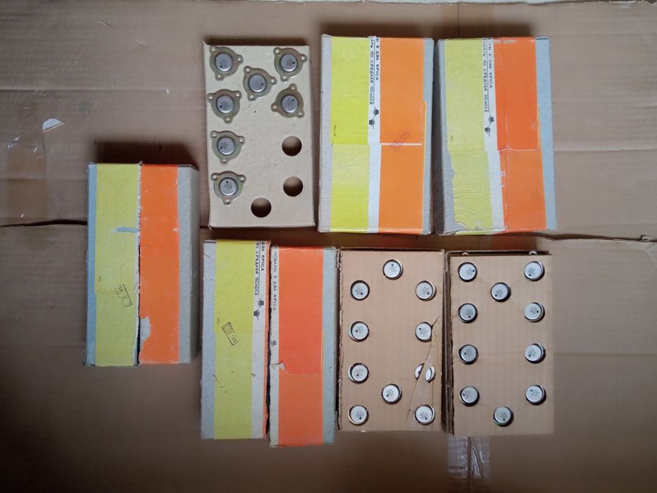Транзисторы КТ805Б , новые в упаковках (87 штук)