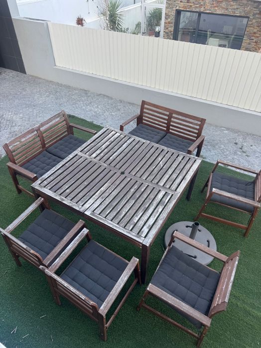 Mesa e Cadeiras de Jardim