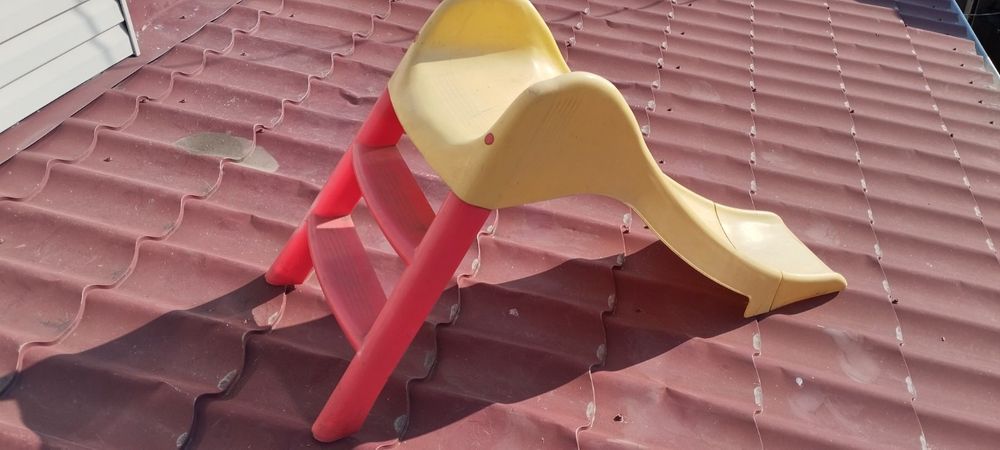 Дитячя пластикова горка