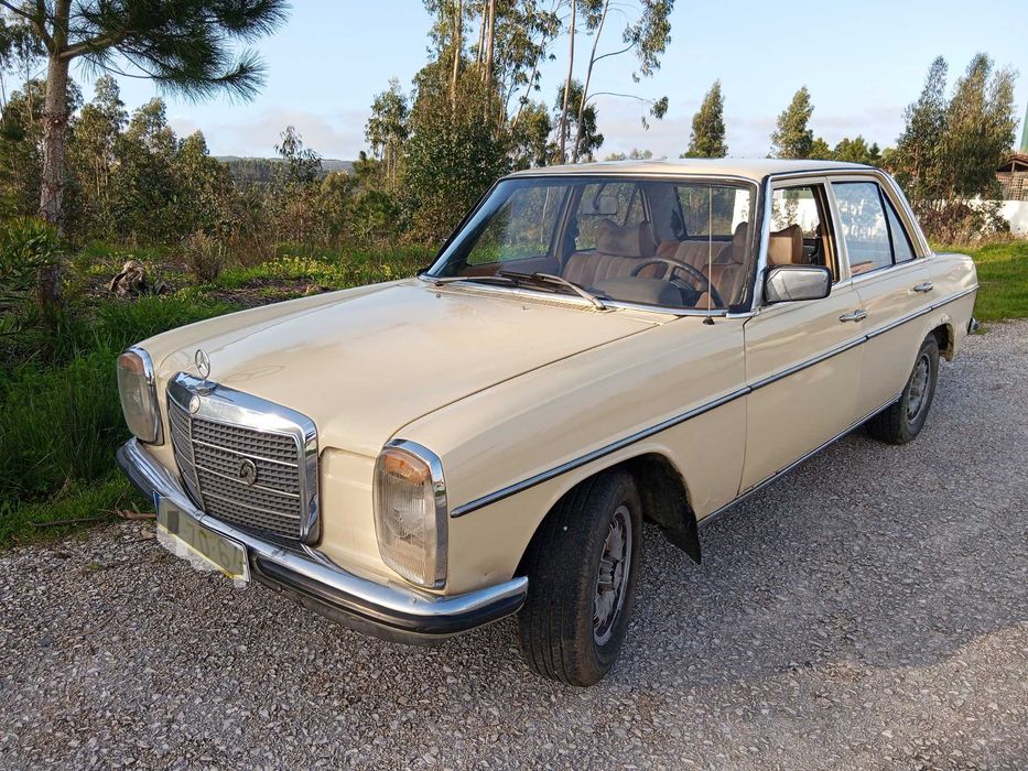 Mercedes W115 220D 1975
