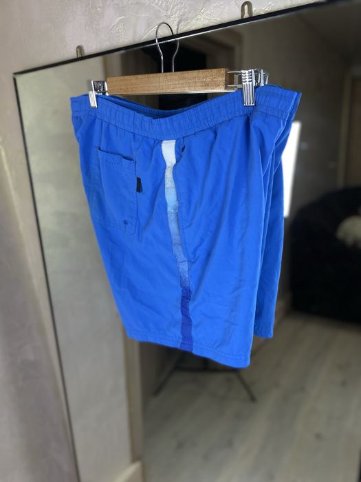 Шорти hugo boss: яскравий синій колір, преміум якість