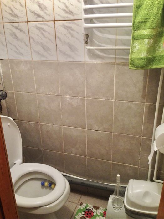 Продаж 1 кімнатної квартири на Привокзальній з власною ділянкою