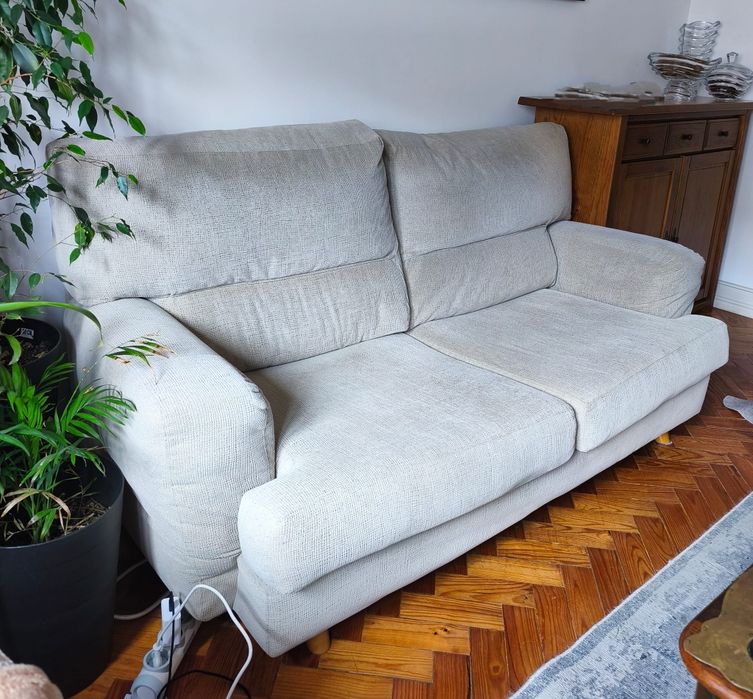 Sofá Beje  de dois lugares