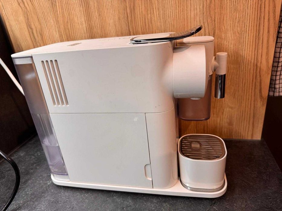 Ekspres na kapsułki DeLonghi Nespresso Lattissima One