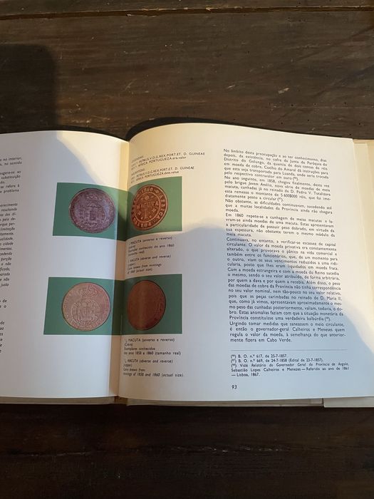 Livro moedas de Angola