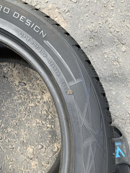 Шини 305/40 R20 пара Vredestein , зима , 6,5мм