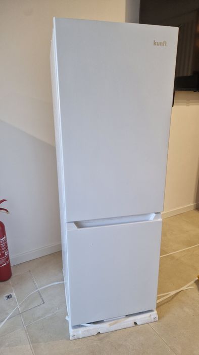 Frigorífico Combinado  Kunft de 175 L - Novo
