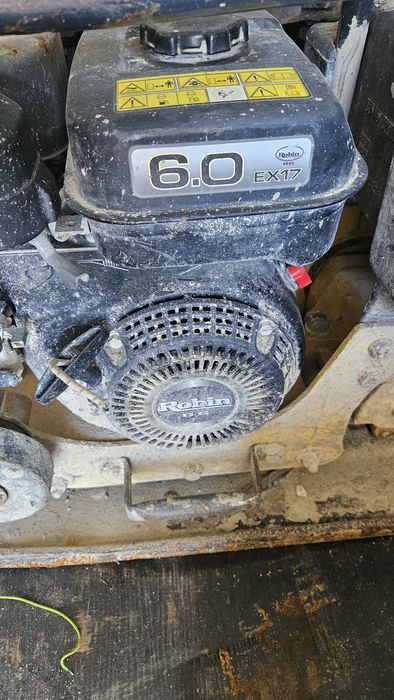 Placa Compactadora / Vibratória Bomag com motor Robin