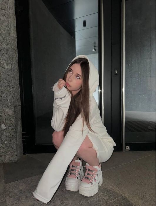 червоне худі Strella оригінал