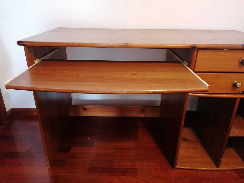 Secretária em Madeira de Pinho Maciça