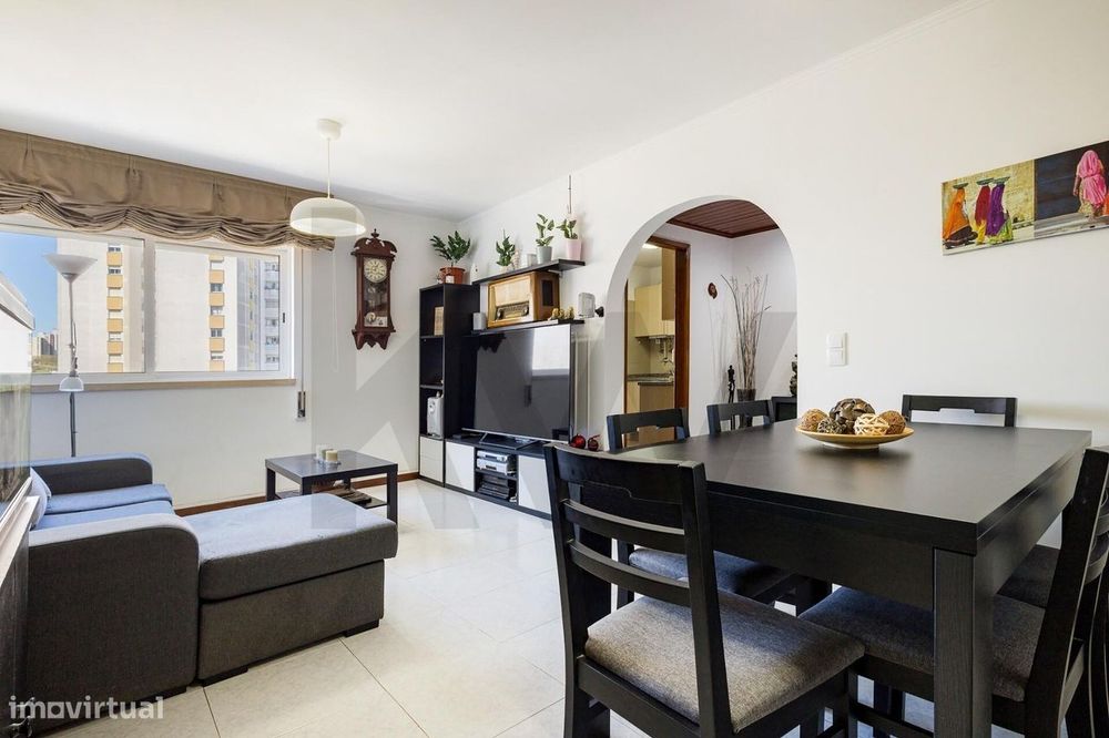 T3 com suite, arrecadação e elevador — o conforto que simplifica o seu — Santo António Dos Cavaleiros E Frielas, Lisboa