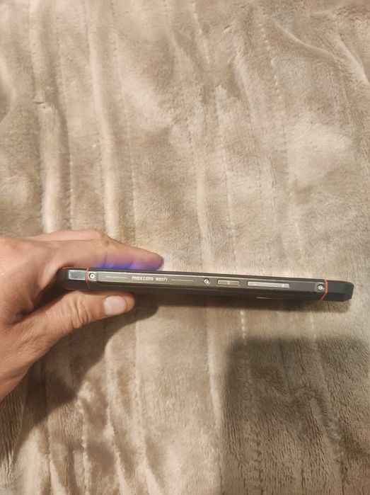 Продам телефон maxcom ms 571