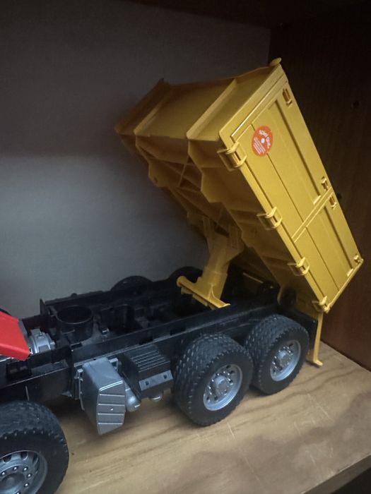 Camião miniatura da Bruder escala 1:16