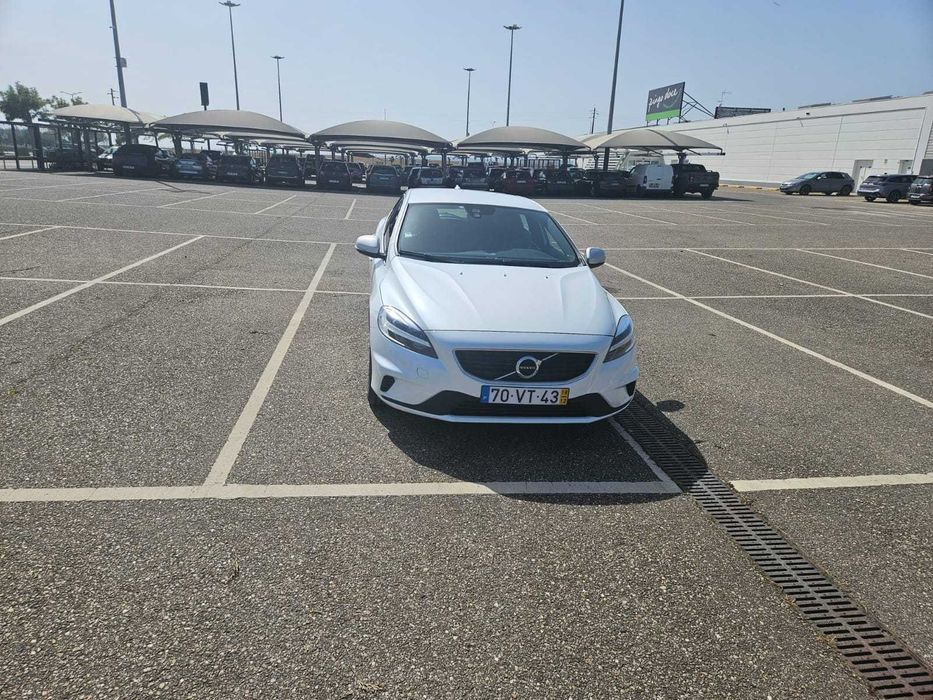 Volvo V40 R design 2018 ( Todas assistencias  na marca)