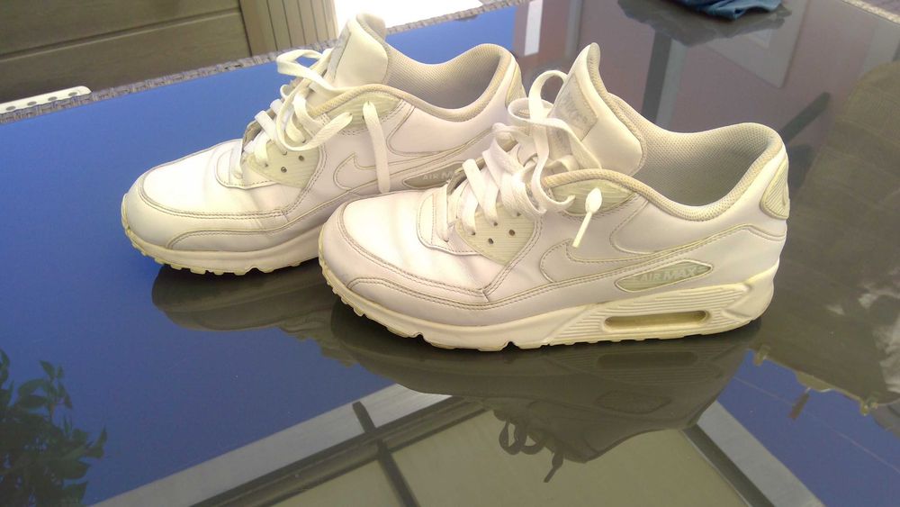 Tenis NIKE Brancos 43