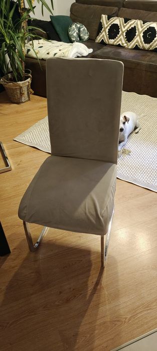 Komplet 6 krzeseł ładne z pokrowcami