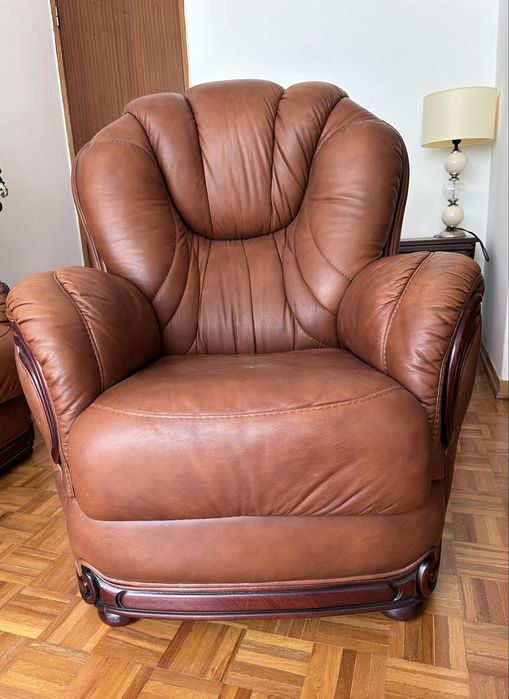 Sofá vintage em pele e duas poltronas - pele castanha