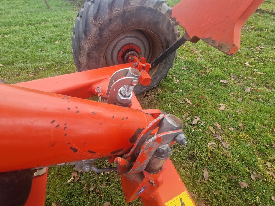 Pług obrotowy Kuhn 8+2