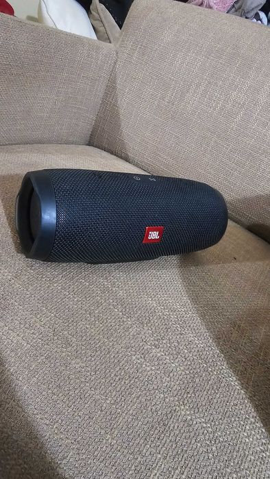 Jbl charge 3 muito boa