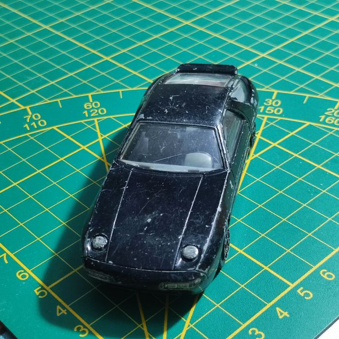 Model Bburago Porsche 928 S4