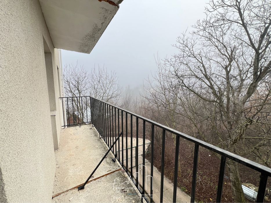 Продам затишну 2-кімнатну квартиру поряд з центром міста!