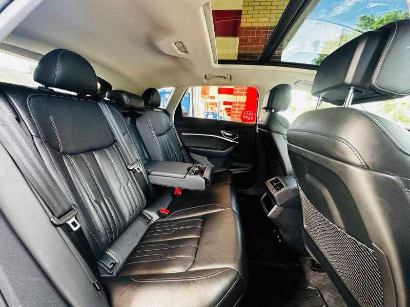 2019 Audi e-tron quattro Prestige