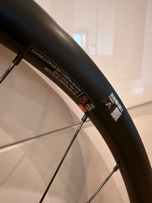Koła karbonowe Bianchi Velomann Palladium 33 - nowe, 21 mm szer, disc, 1460g