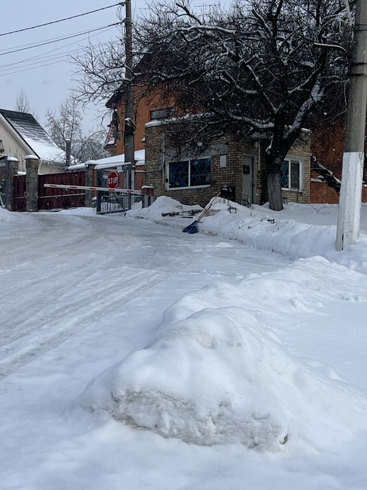 Нежитлова комерційна будівля