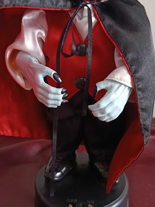 Vampiro antigo eletrónico com luz e som na caixa