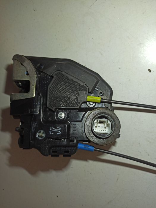 Fecho da Porta Trás Esquerdo - TOYOTA AURIS (_E15_) | 06 - 12