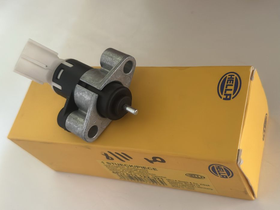 На датчик импульсов положения коленвала HELLA  артикул 6PU 013 122-321