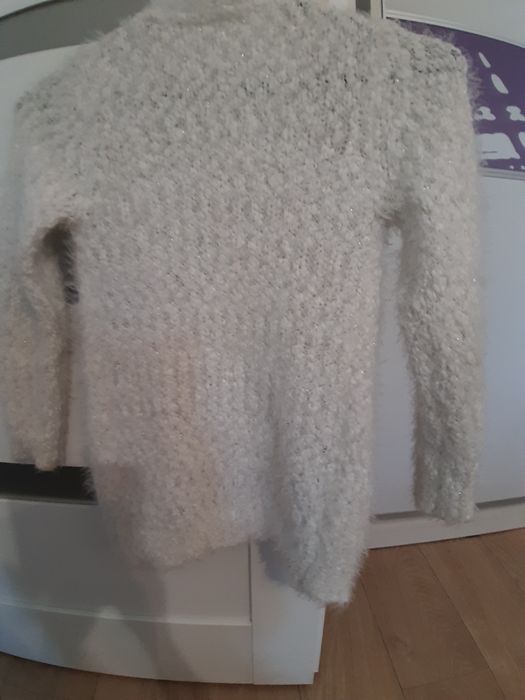 Sweterek dziewczęcy