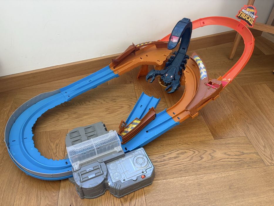 Hot Wheels Monster Trucks Tor Skorpion