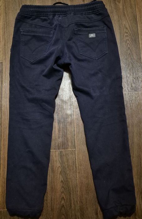 Зимові утеплені штани темно-синього кольору.      
Розмір: 34 (йде на