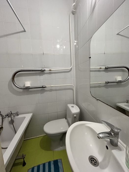 Продам дом в центре города Николаева. Дом 43м2, участок возле дома 0,01 сотки. 2 гаража, подвал. Транспортная розвязка во все концы города.