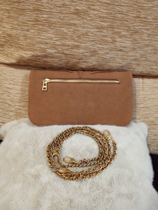 Bolsa feminina tiracolo com 2 fivelas