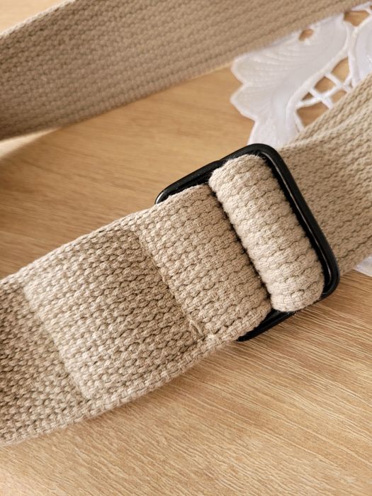 Męski regulowany parciany pasek w kolorze beżowym