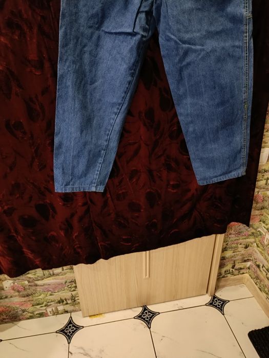 Джинсы молодежные, модные